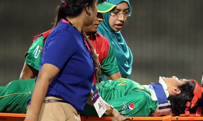 হেলমেটের ফোঁকর দিয়ে বল কপালে, আহত পাকিস্তানি নারী ক্রিকেটার