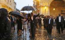 Rain, deserted streets, police greet Obama in Havana